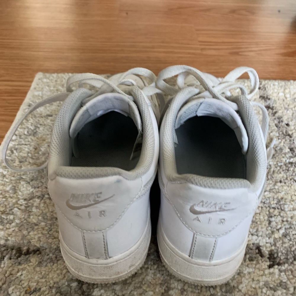 white air force 1. can come with crease guard but is $3 extra